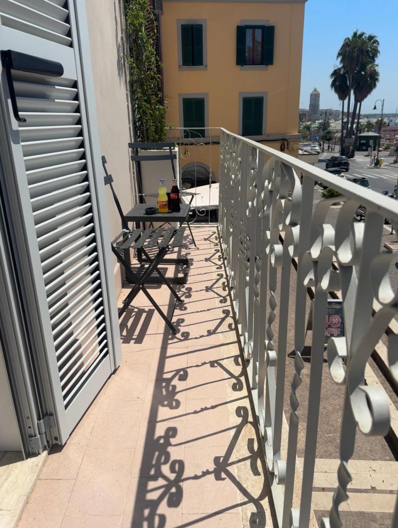 Sky Luxury Rooms Nel Cuore Di Nettuno Exterior photo